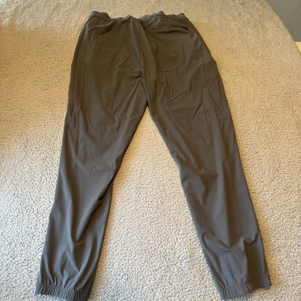 Vuori Fleet Joggers Lightweight Performance Stretch Color: Charcoal Size XXL